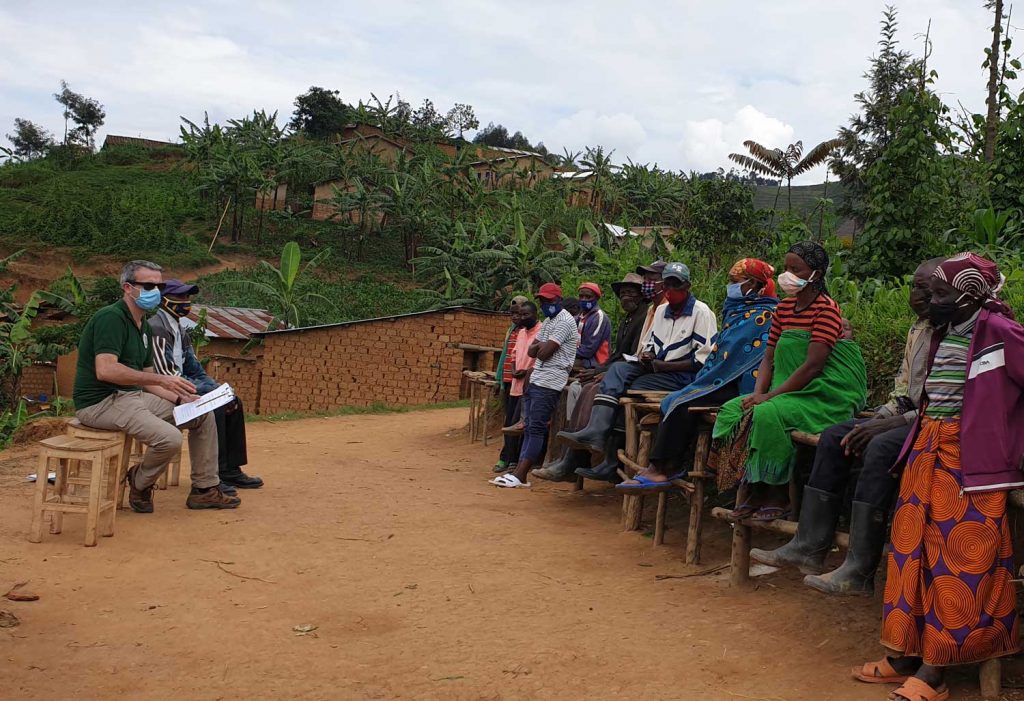 Présentations et échanges avec les groupements du programme d'agriculture en commun de Rwaramba