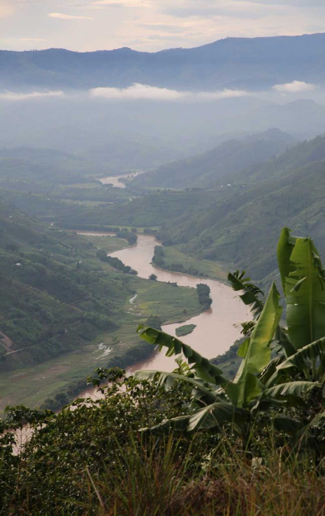 Une belle vue de la colline mais une école et un village isolé et ou l'eau est précieuse